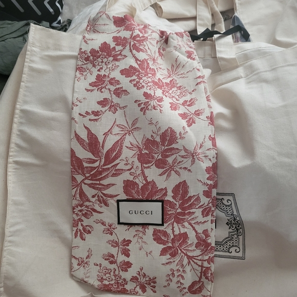 Authentic Guggi shopping bag - Picture 12 of 14